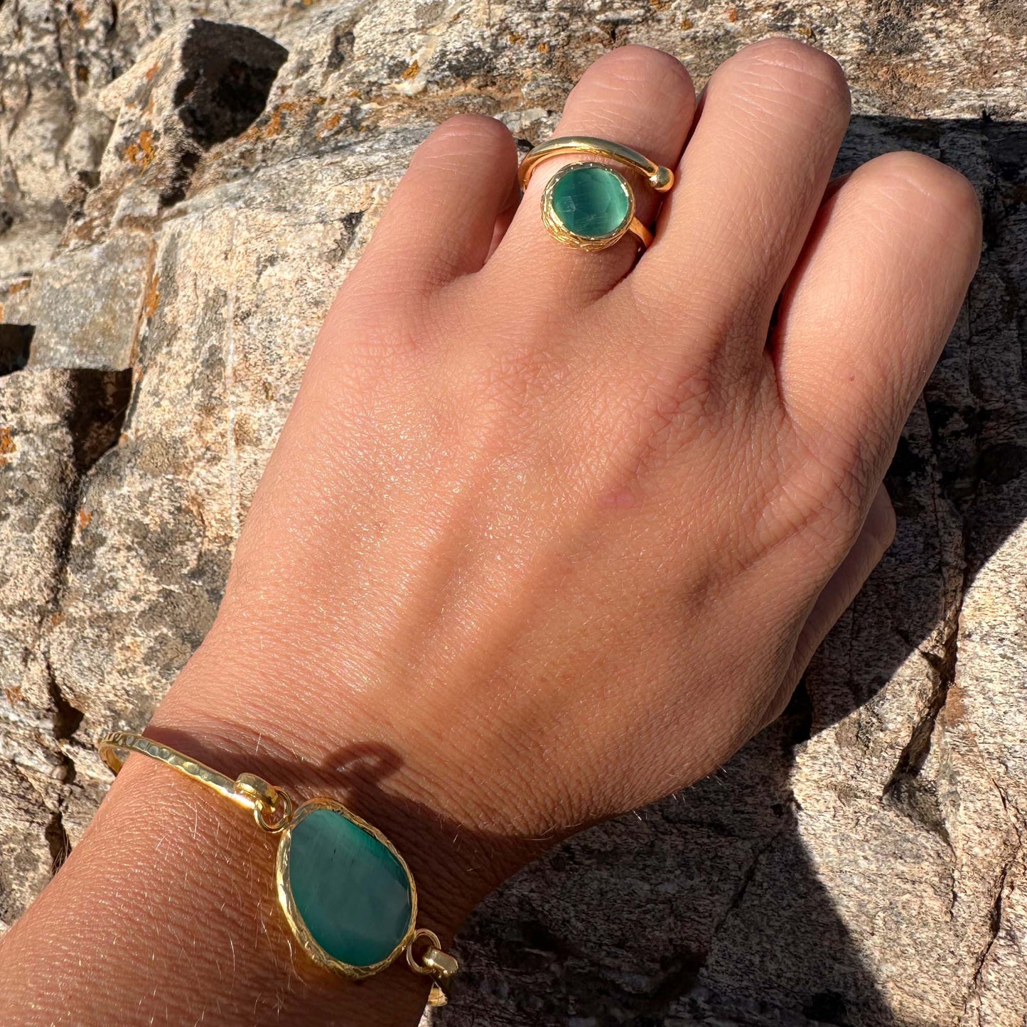 Anillo ajustable Bruma Verdeagua - Baño de oro 22 k