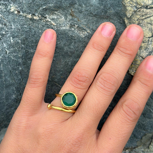 Anillo ajustable Bruma Verde - Baño de oro 22 k