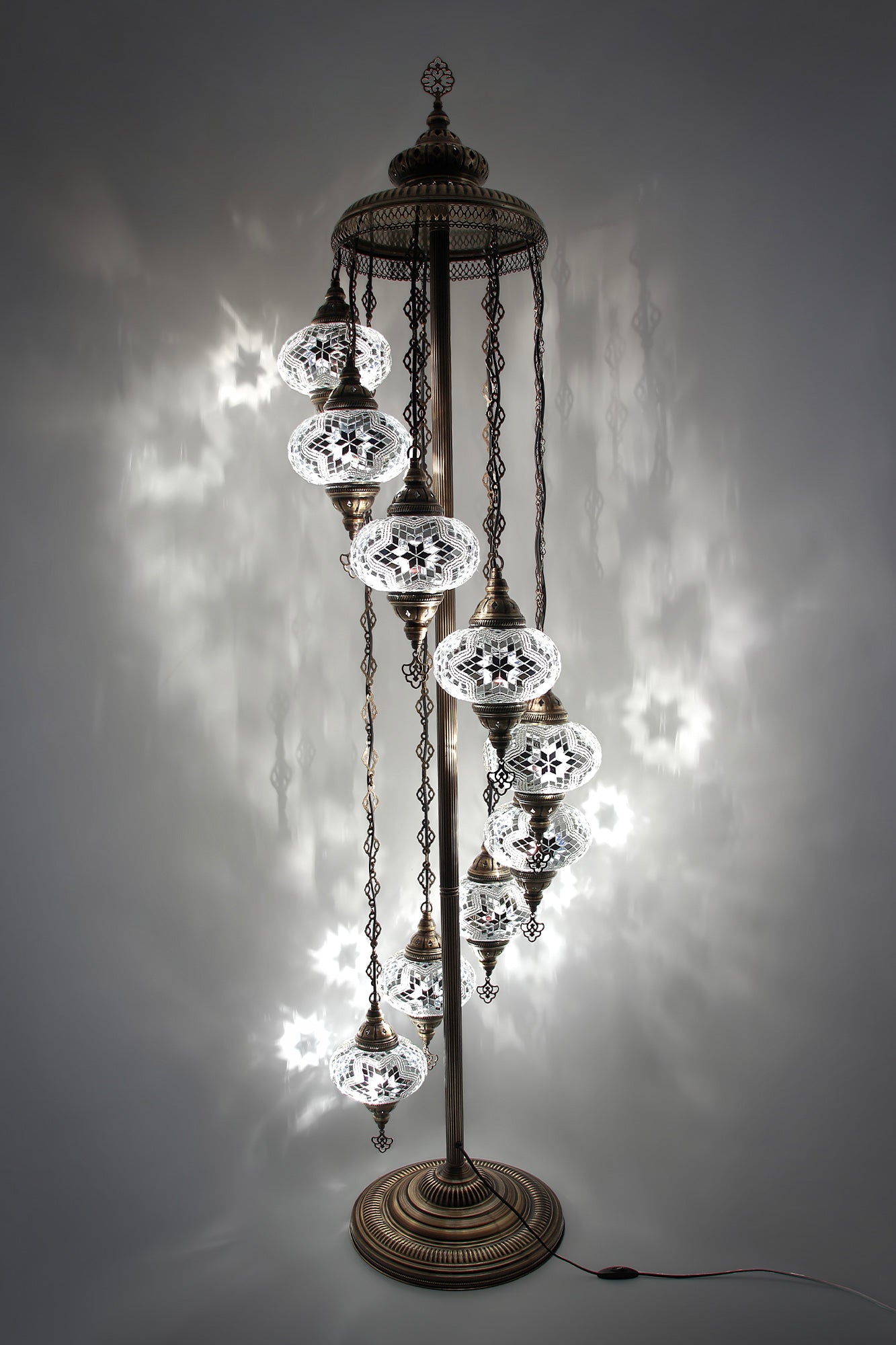 Lámpara turca de pie de 9 esferas blancas M