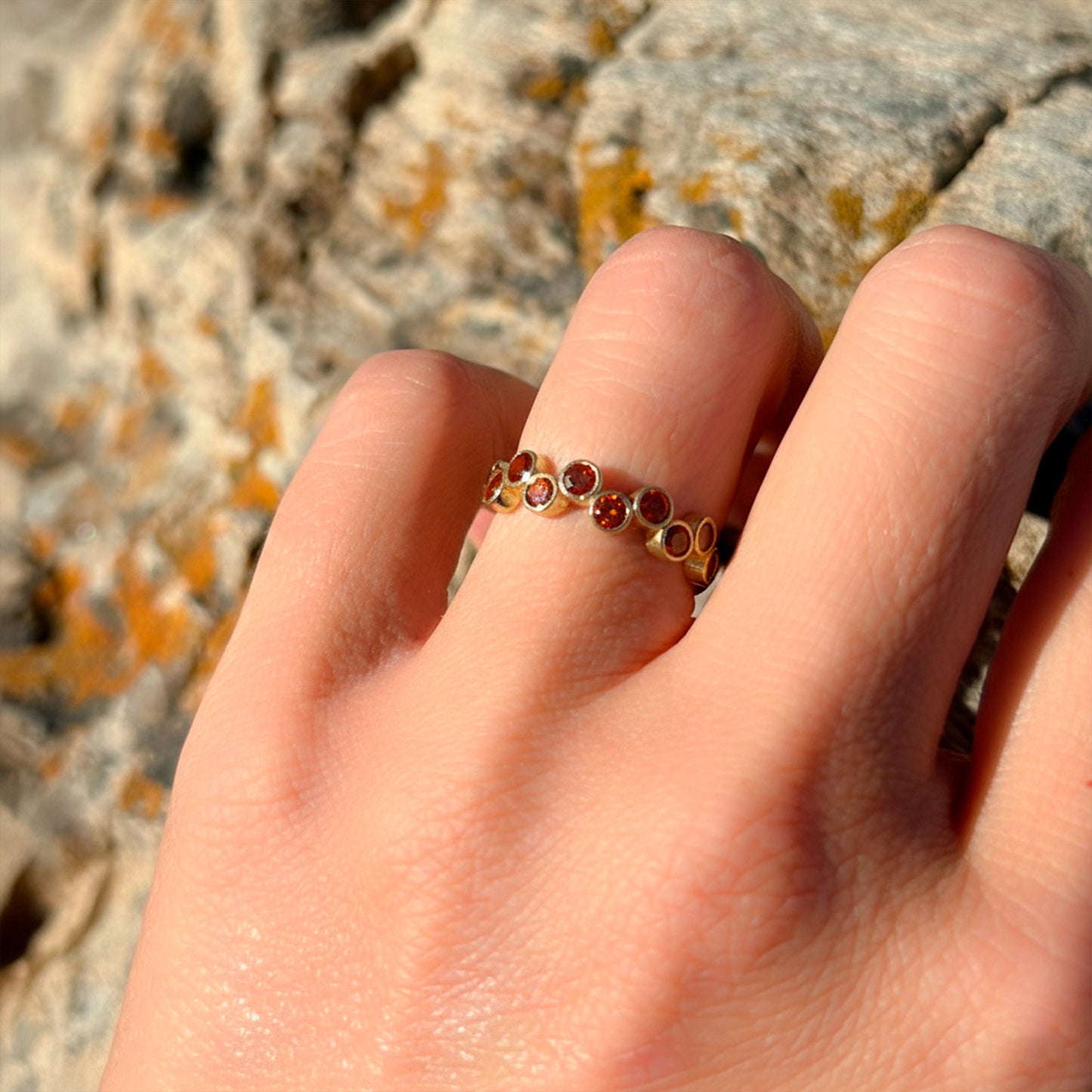 Anillo ajustable Capadocia Nº1 granate - Baño de oro 22 k