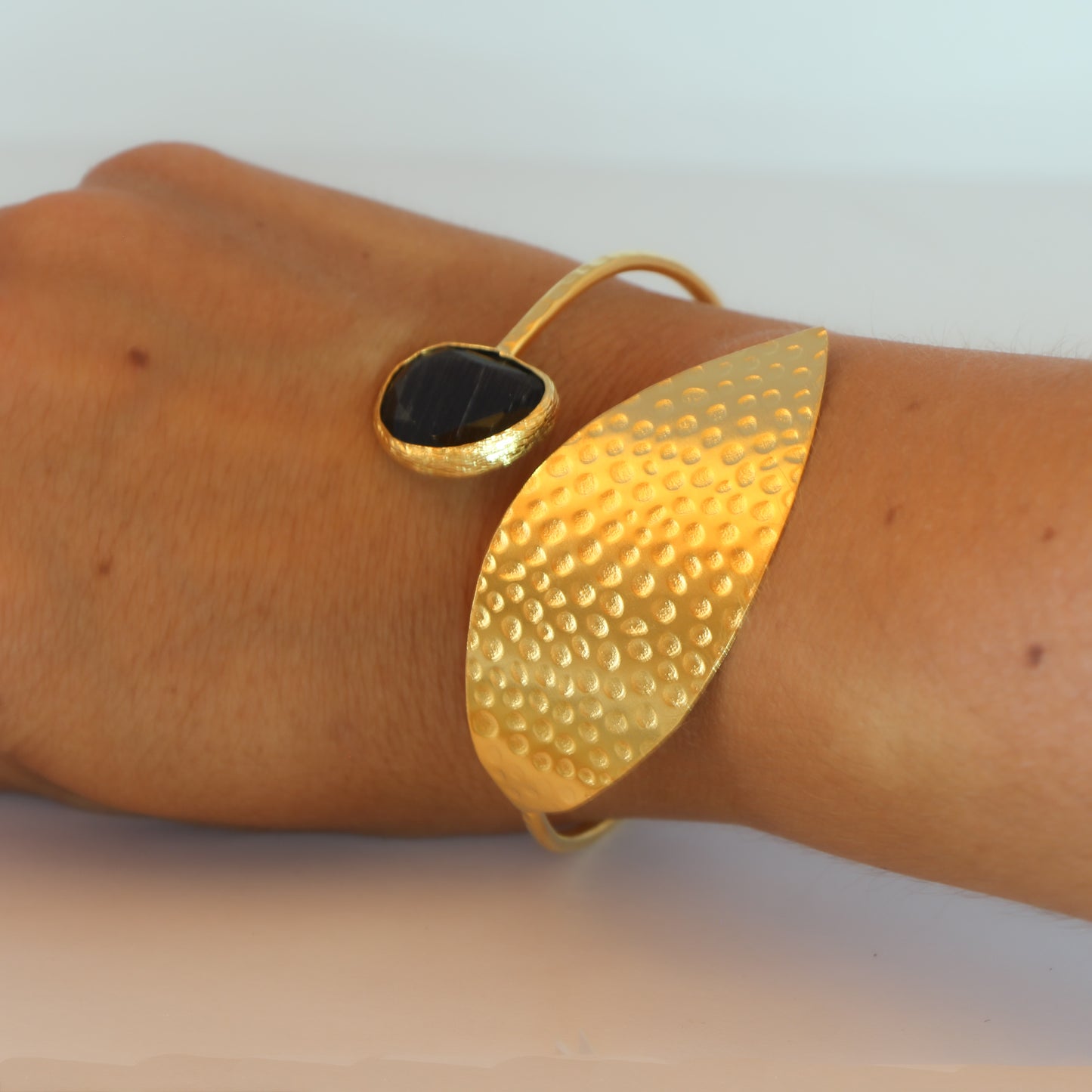 Esclava Laurel Negra - Baño de oro 22k