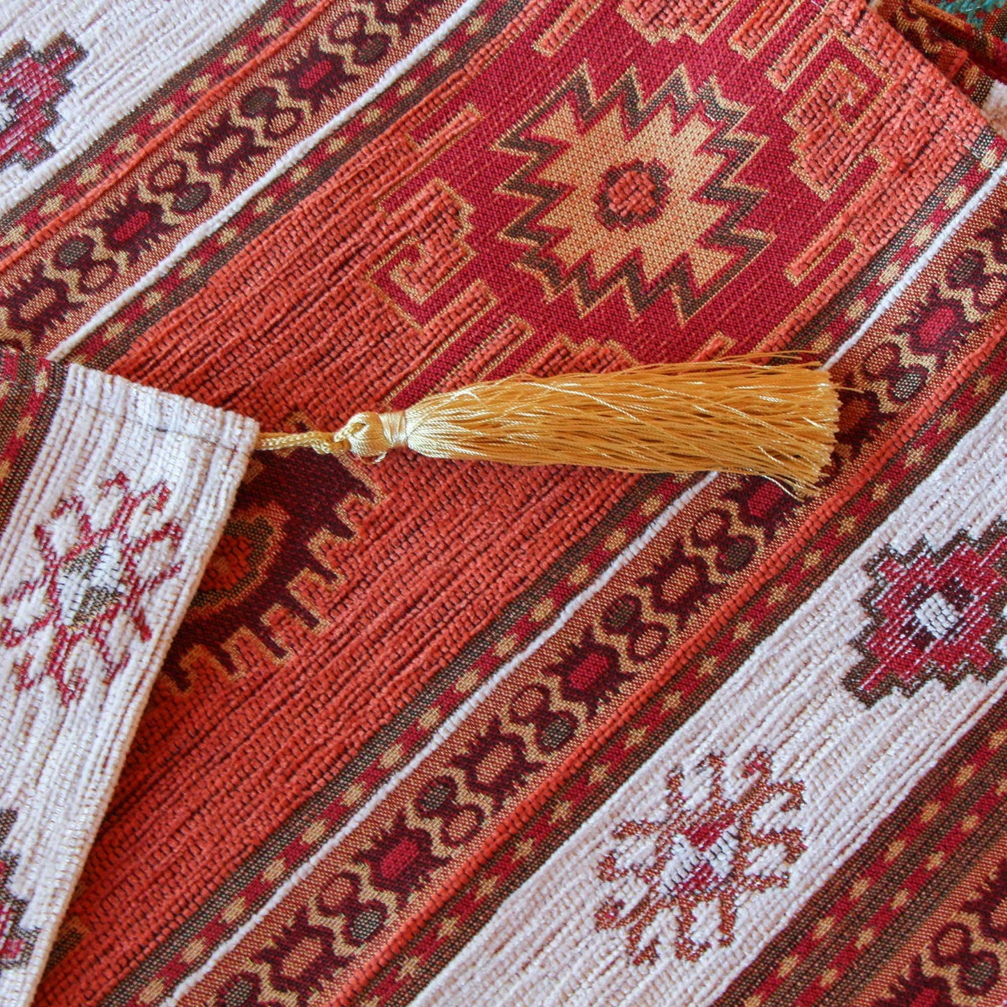 Set de Piecera King/Super King y almohadones Kilim Terracota y Blanco