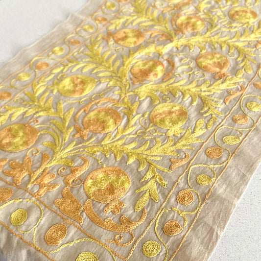 Camino De Mesa Bordado Suzani Jiva 96 cms