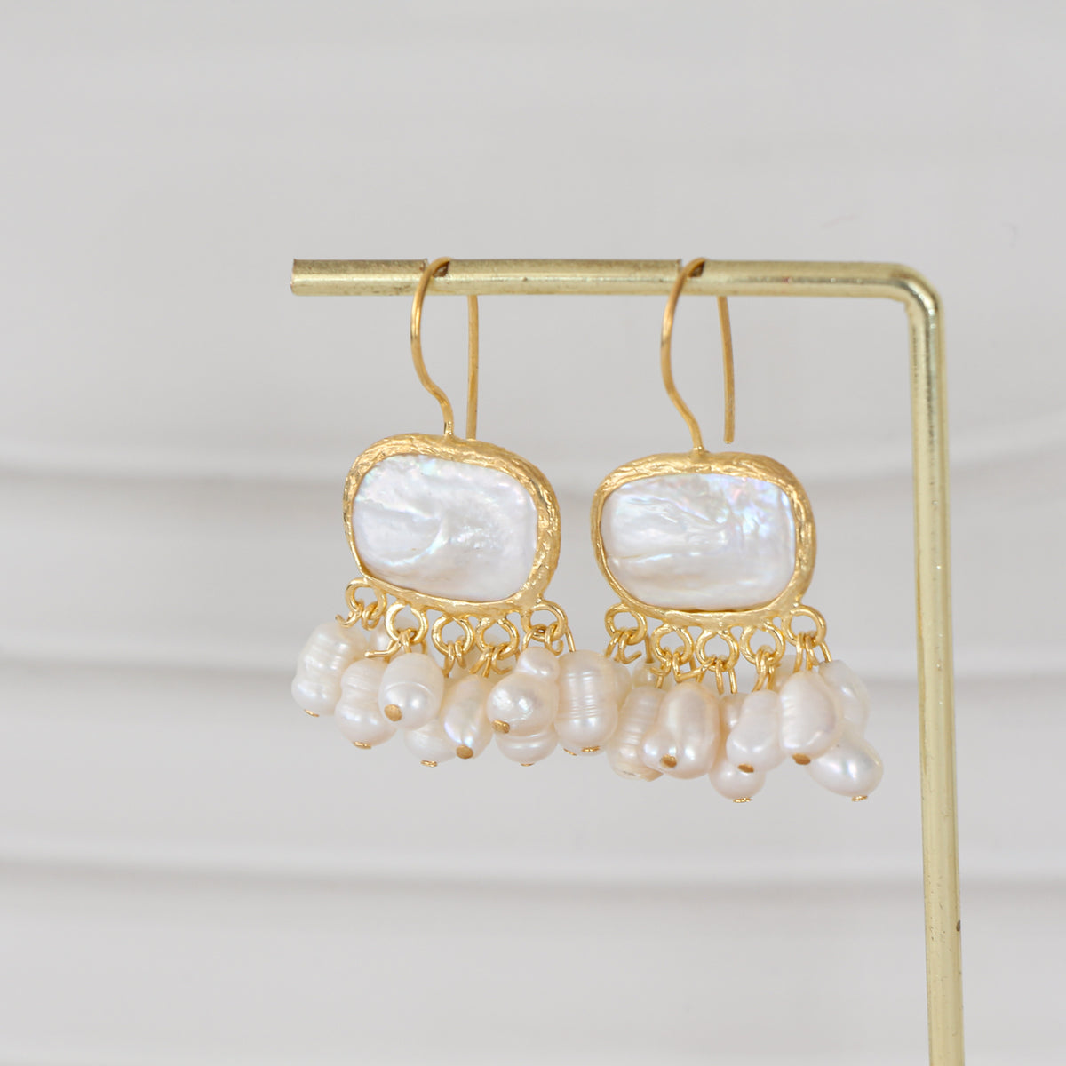 Aros Rania perla L - Baño de oro 22k