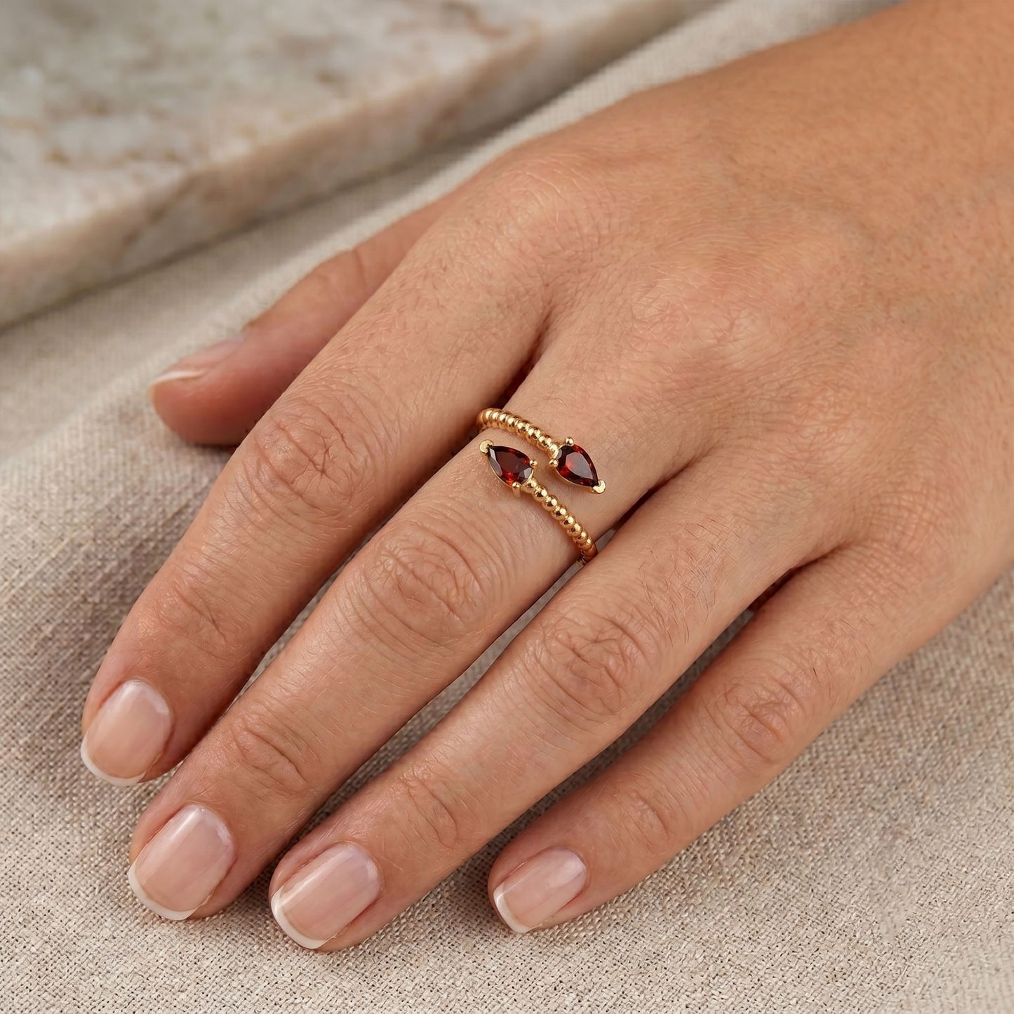 Anillo ajustable Zeyna Rojo - Baño de oro 22 k
