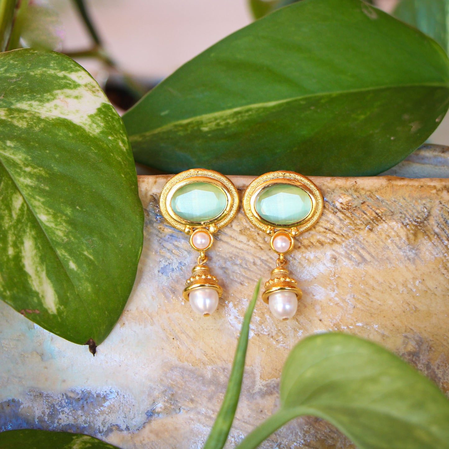 Aros Samira verde limón - Baño de oro 22k