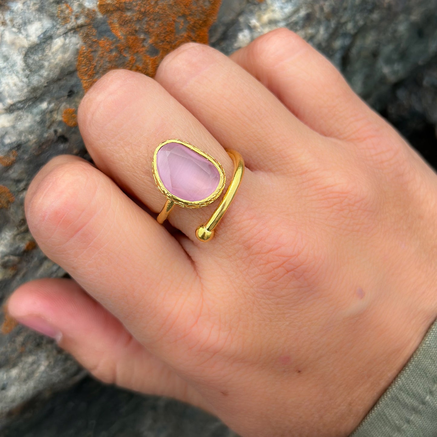 Anillo ajustable Aura Rosa - Baño de oro 22 k