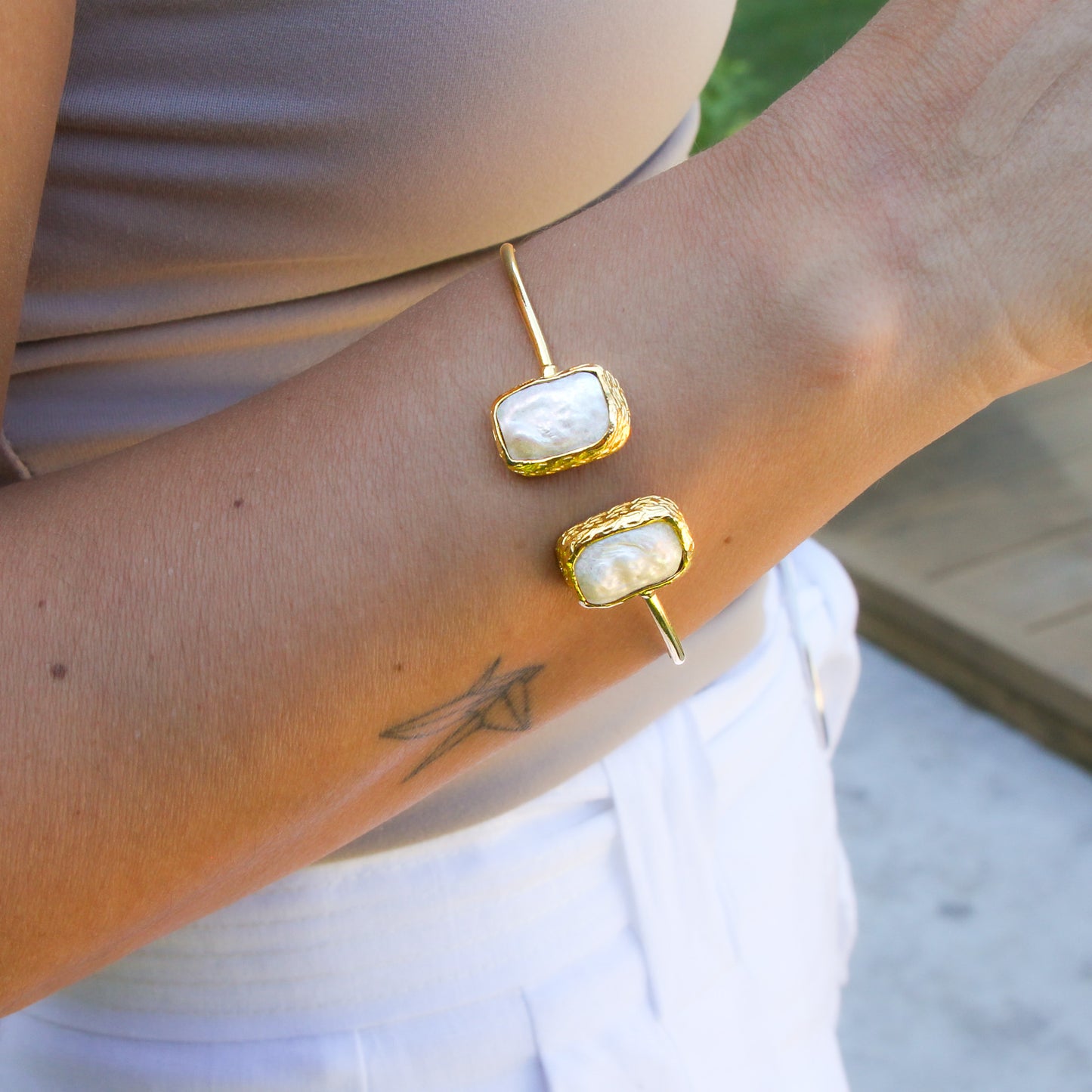 Esclava Aylin Perlas de río - Baño de oro 22k