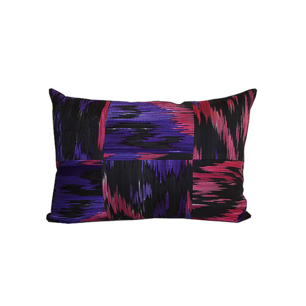 Cojín Ikat 50x40 cms patchwork fucsia y negro