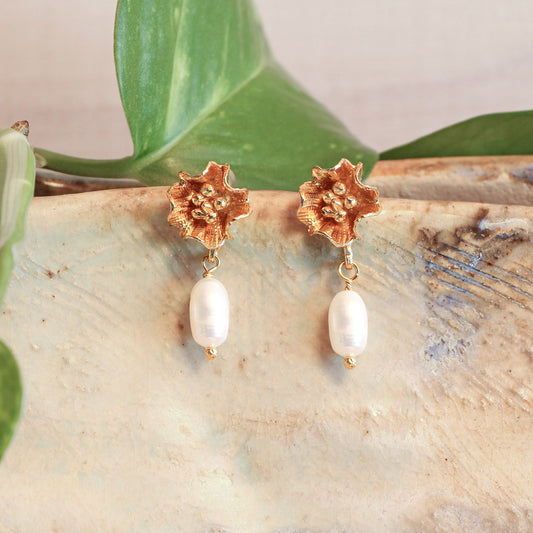 Aros Sakura perla - Baño de oro 22k