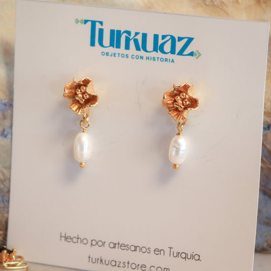 Aros Sakura perla - Baño de oro 22k