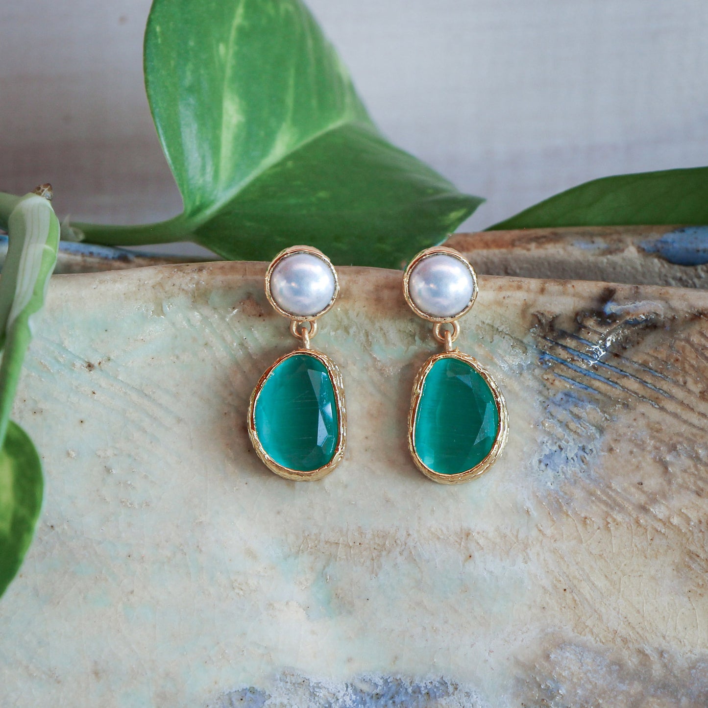 Aros Brisa Verde Esmeralda - Baño de oro 22k