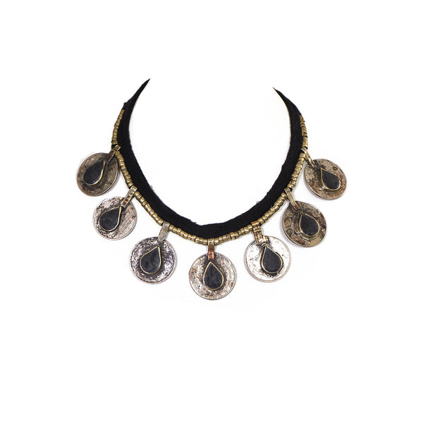 Collar Pashai negro