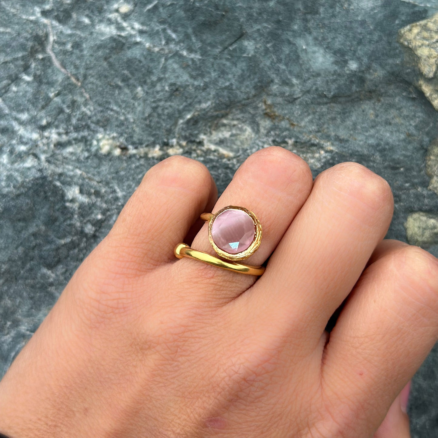 Anillo ajustable Bruma Rosado - Baño de oro 22 k