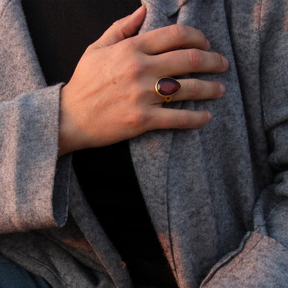 Anillo ajustable Elif Granate - Baño de oro 22 k