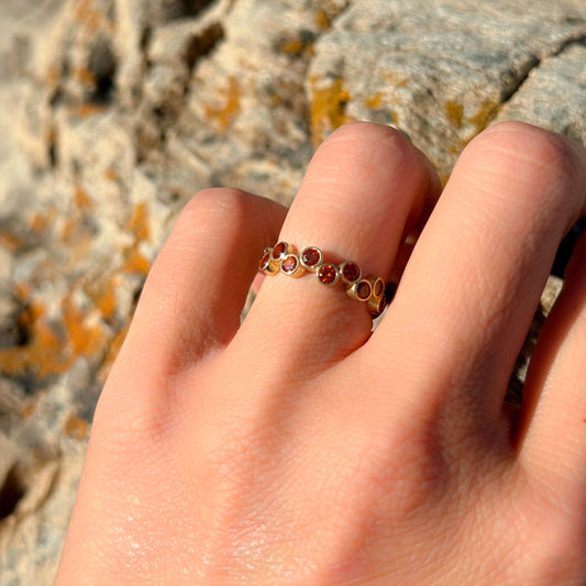 Anillo ajustable Capadocia Nº1 granate - Baño de oro 22 k