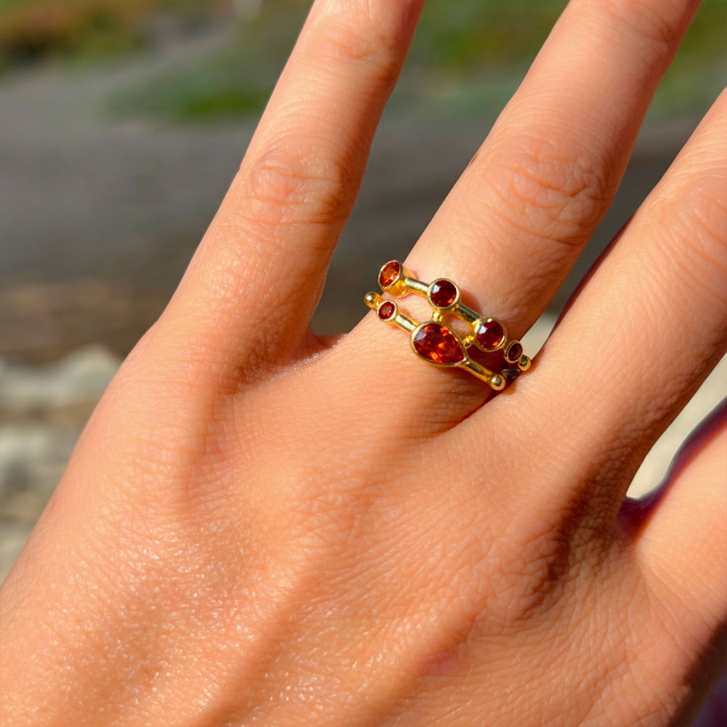 Anillo ajustable Capadocia N°2 granate - Baño de oro 22 k