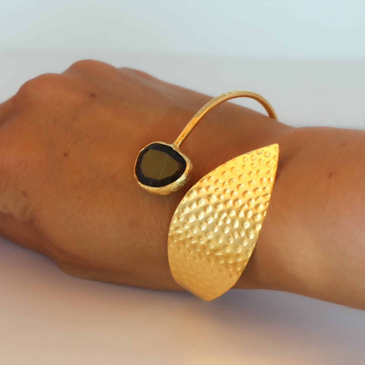 Esclava Laurel Negra - Baño de oro 22k