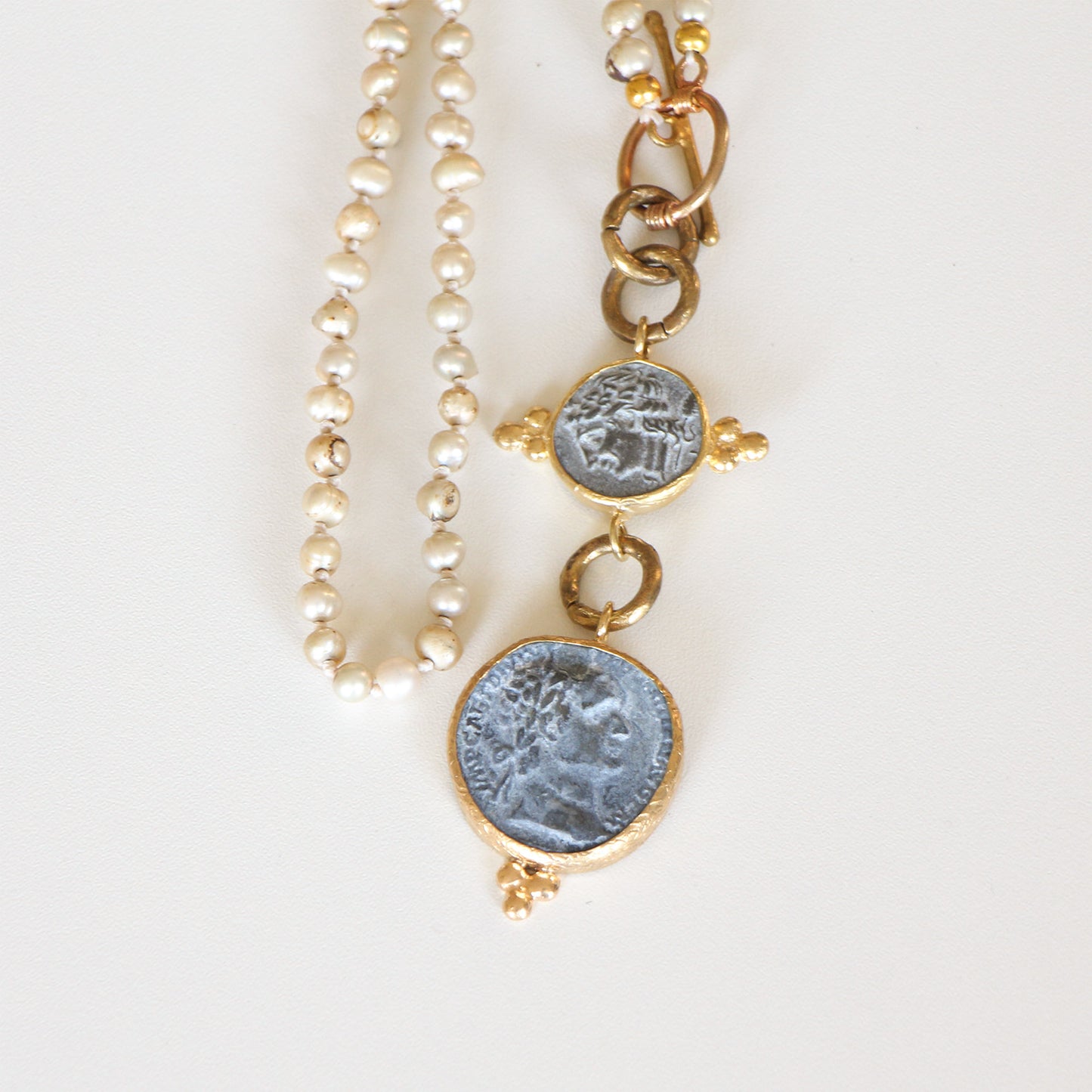 Collar Ptolomeo de perlas y monedas antiguas