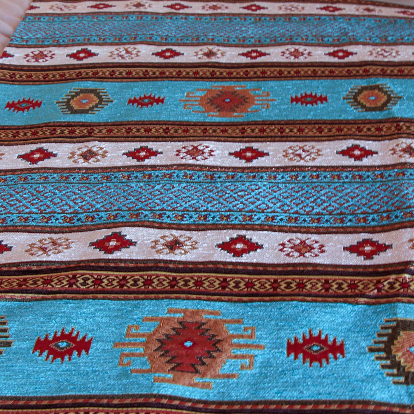 Set de Piecera 2P/Queen y almohadones Kilim Turquesa y Blanco