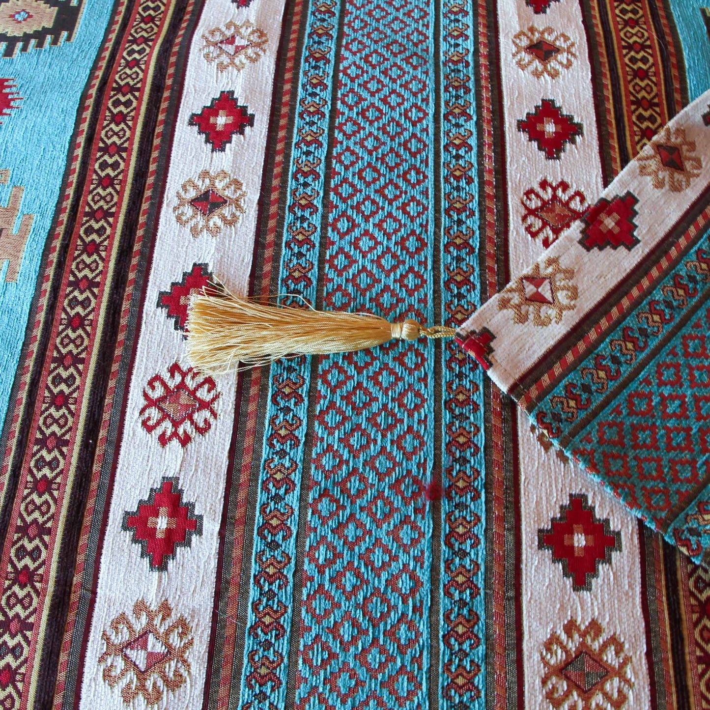 Set de Piecera 2P/Queen y almohadones Kilim Turquesa y Blanco