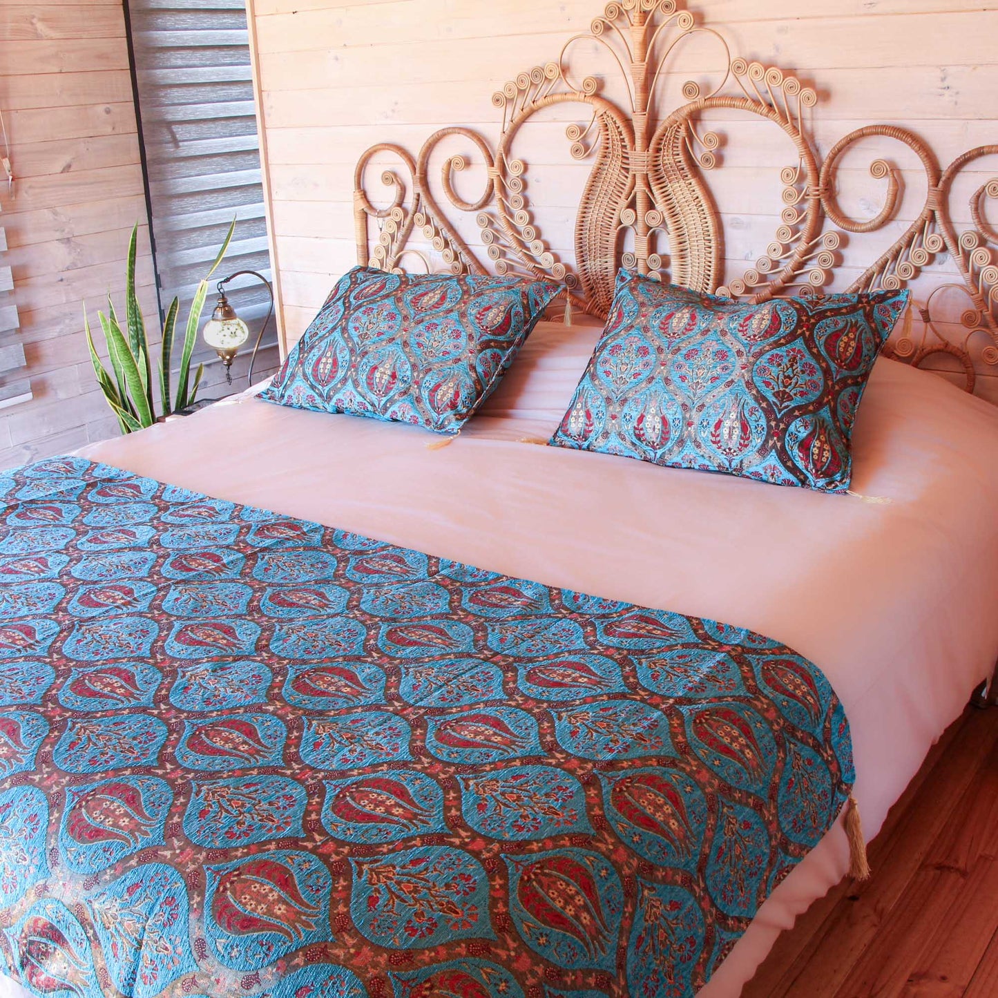 Set de piecera 2P/Queen y almohadones Tulipanes Turquesa