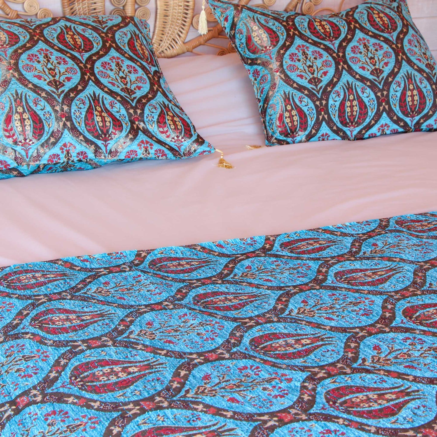 Set de Piecera King/Super King y almohadones Tulipanes Turquesa