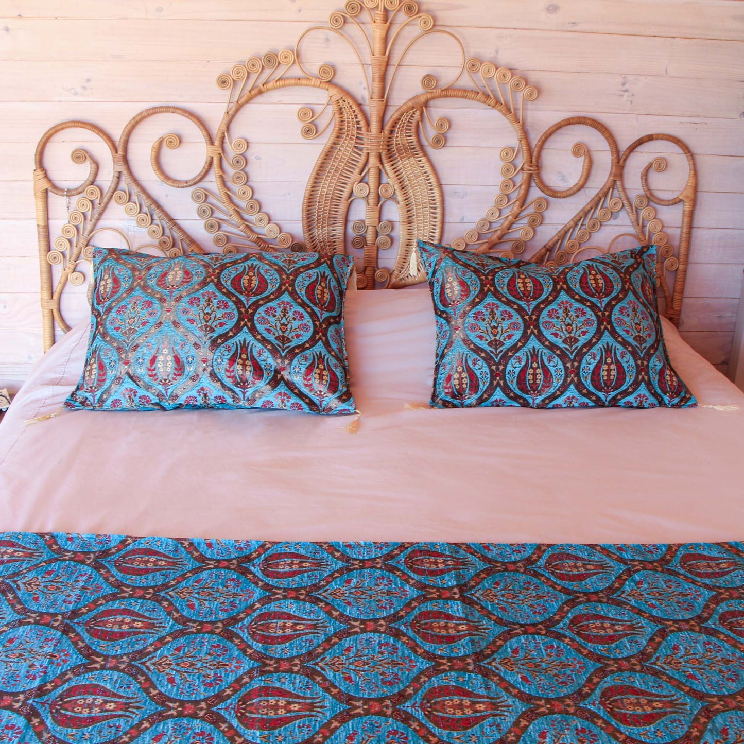 Set de piecera 2P/Queen y almohadones Tulipanes Turquesa