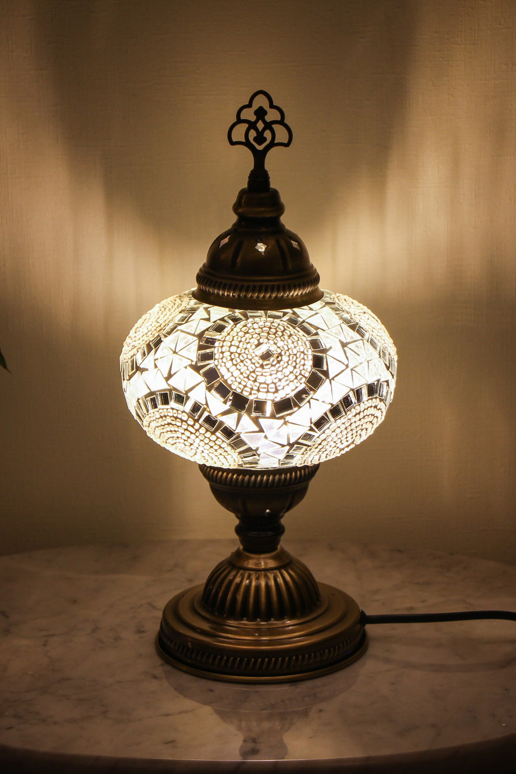 Lámpara turca de mesa M remolinos blancos